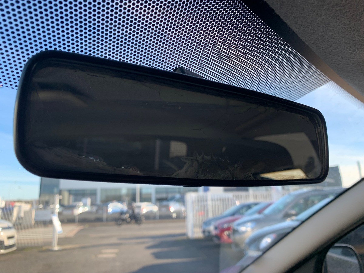 Dacia Duster 105 ch | Laureate | Bioethanol | Roue secours | Climatisation | Radio mono-CD MP3