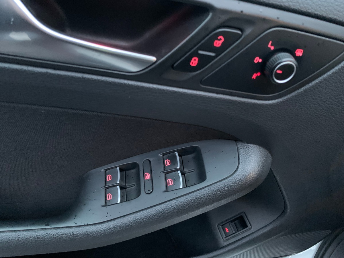 Volkswagen Jetta 170 ch | Carat | Régulateur vitesse | Radars stationnement | GPS | Kit mains libres