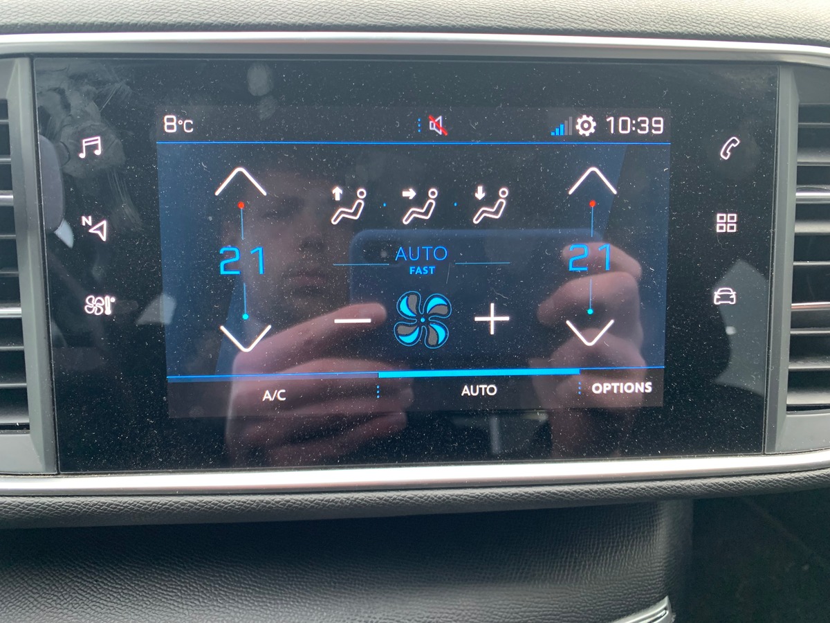 Peugeot 308 100 ch | Pack Attelage | Régulateur vitesse | Jantes Alu | Radar stationnement arriére