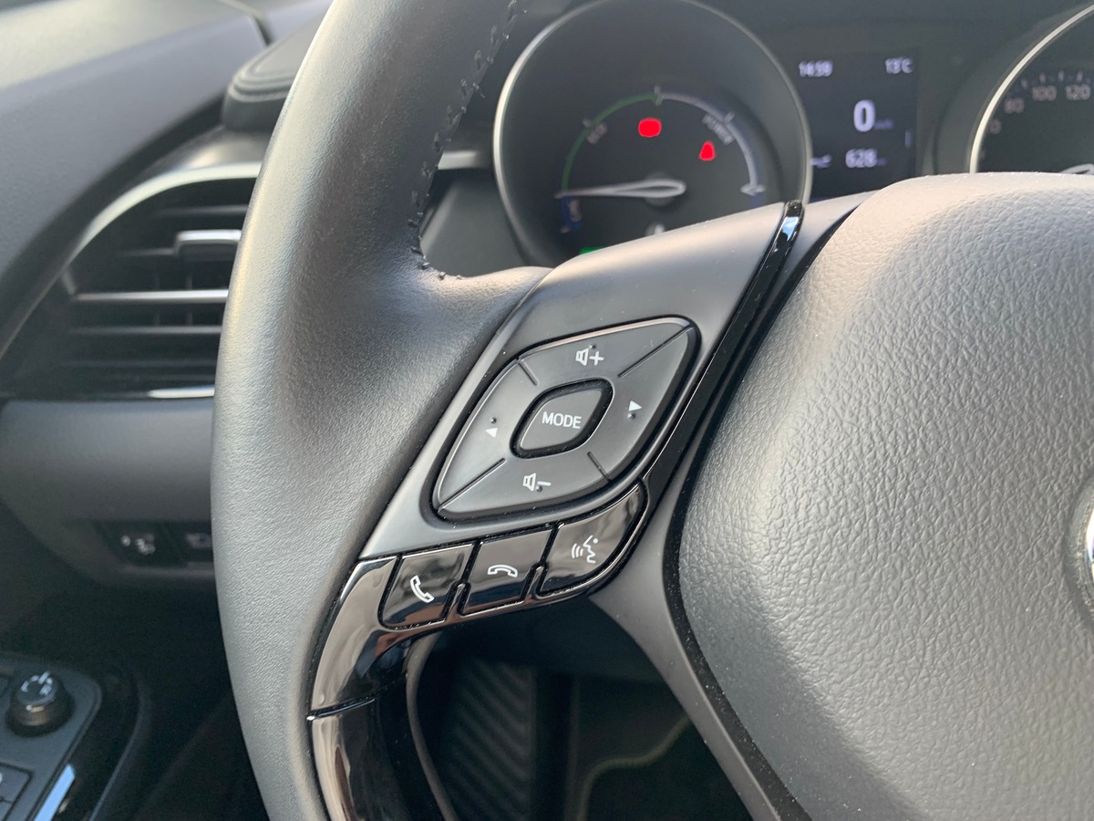 Toyota C-HR 184 ch | Attelage | GPS | Radio JBL | Caméra recul | Radar stationnement arriére, avant