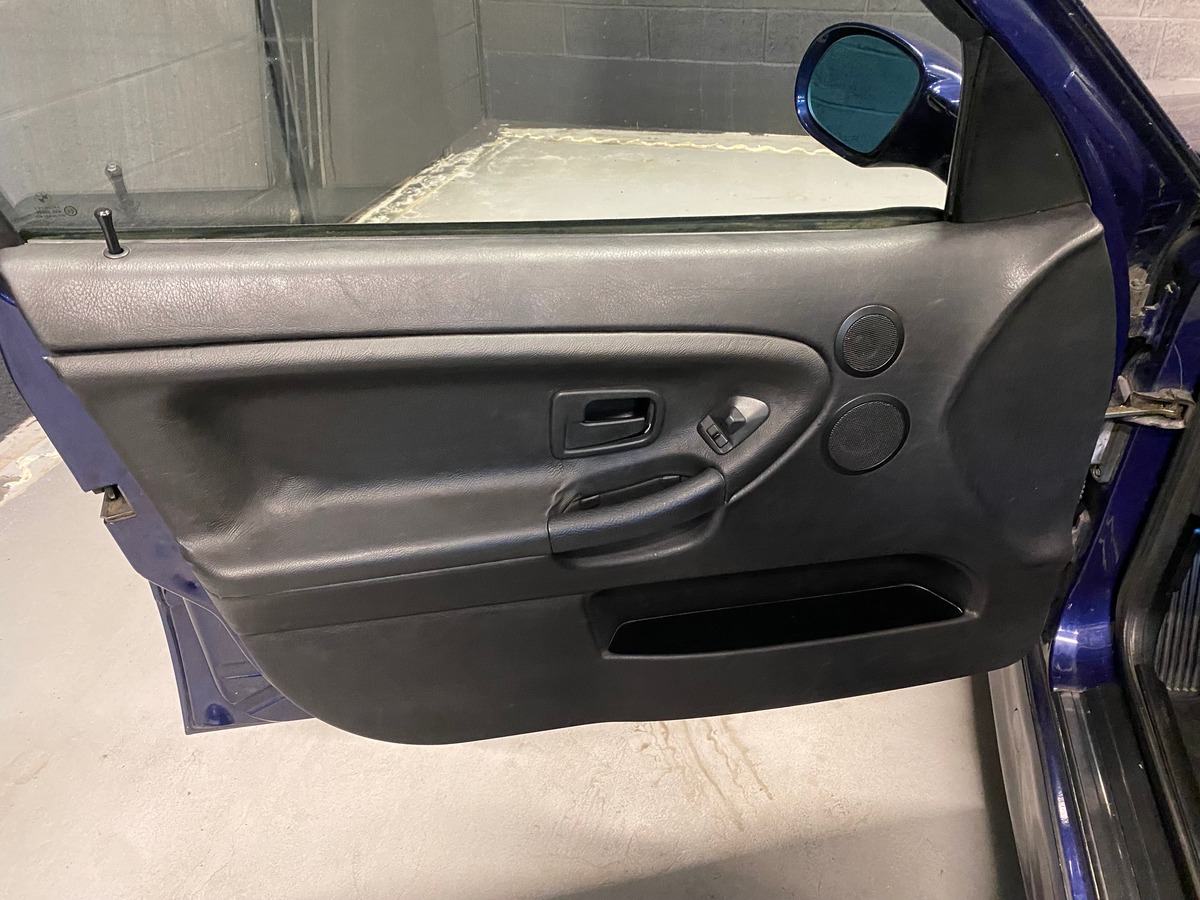 Bmw Série 3 E36 328i Berline Pack M individuel 193cv Toit Ouvrant