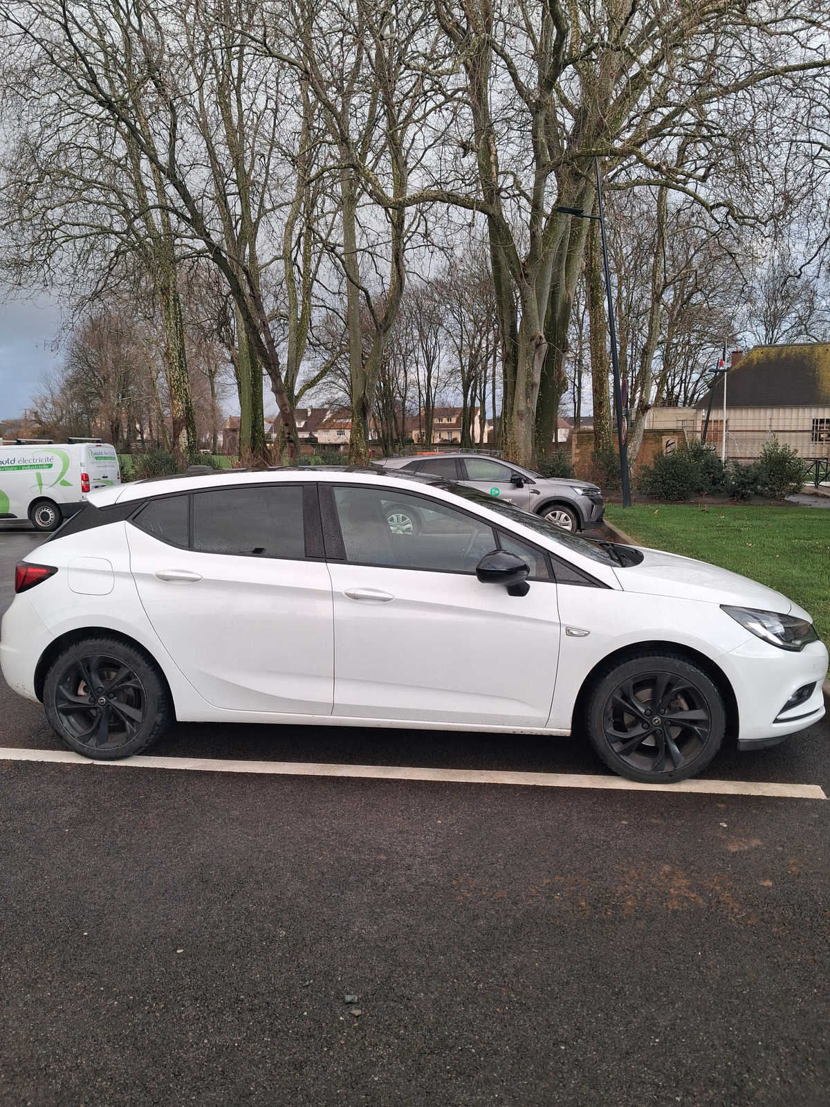 Opel Astra 105 ch | Black edition