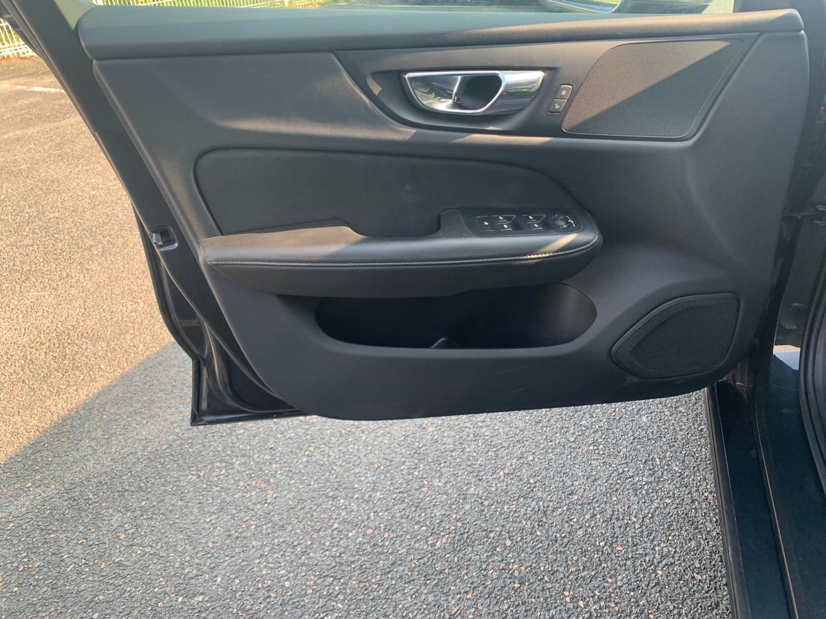 Volvo V60 150 ch | Momentum business | Caméra de recul | Avertisseur Angles Morts | Apple car Play