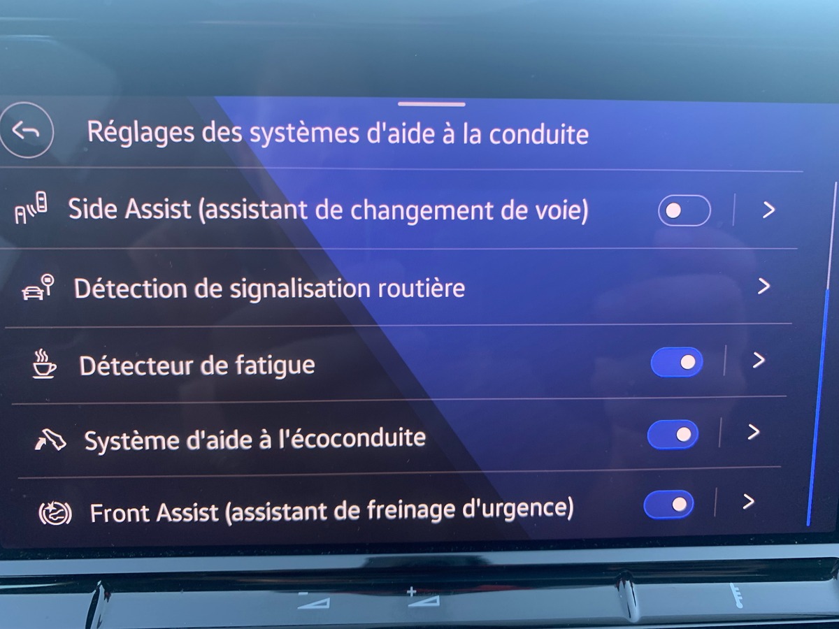 Volkswagen GOLF 8 320 chevaux | R | Toit ouvrant | Caméra de recul | Apple car play | GPS | Attelage