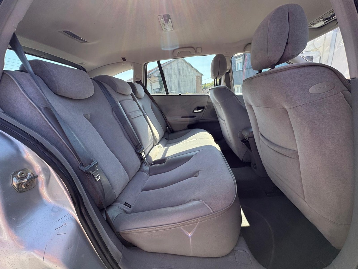 RENAULT Laguna 2.0 IDE 140 - BREAK PRIVILEGE - DISTRIBUTION NEUVE - GARANTIE