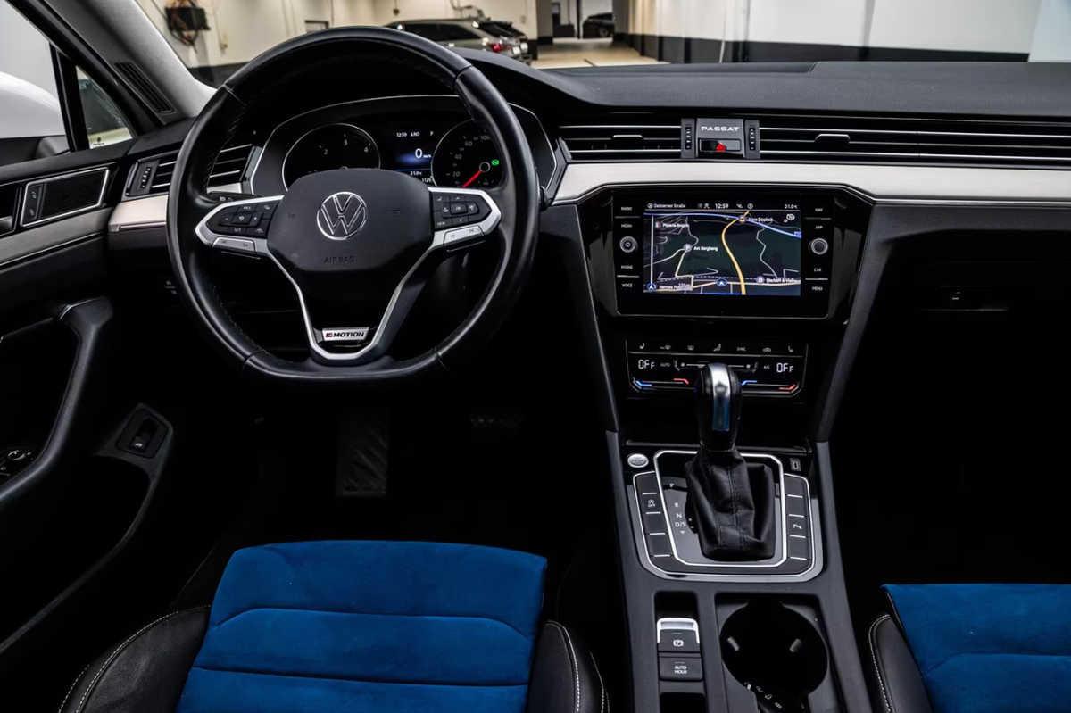 Volkswagen Passat SW VIII 2.0 TDI EVO 200ch Elegance 4Motion DSG7 Toit ouvrant Attelage