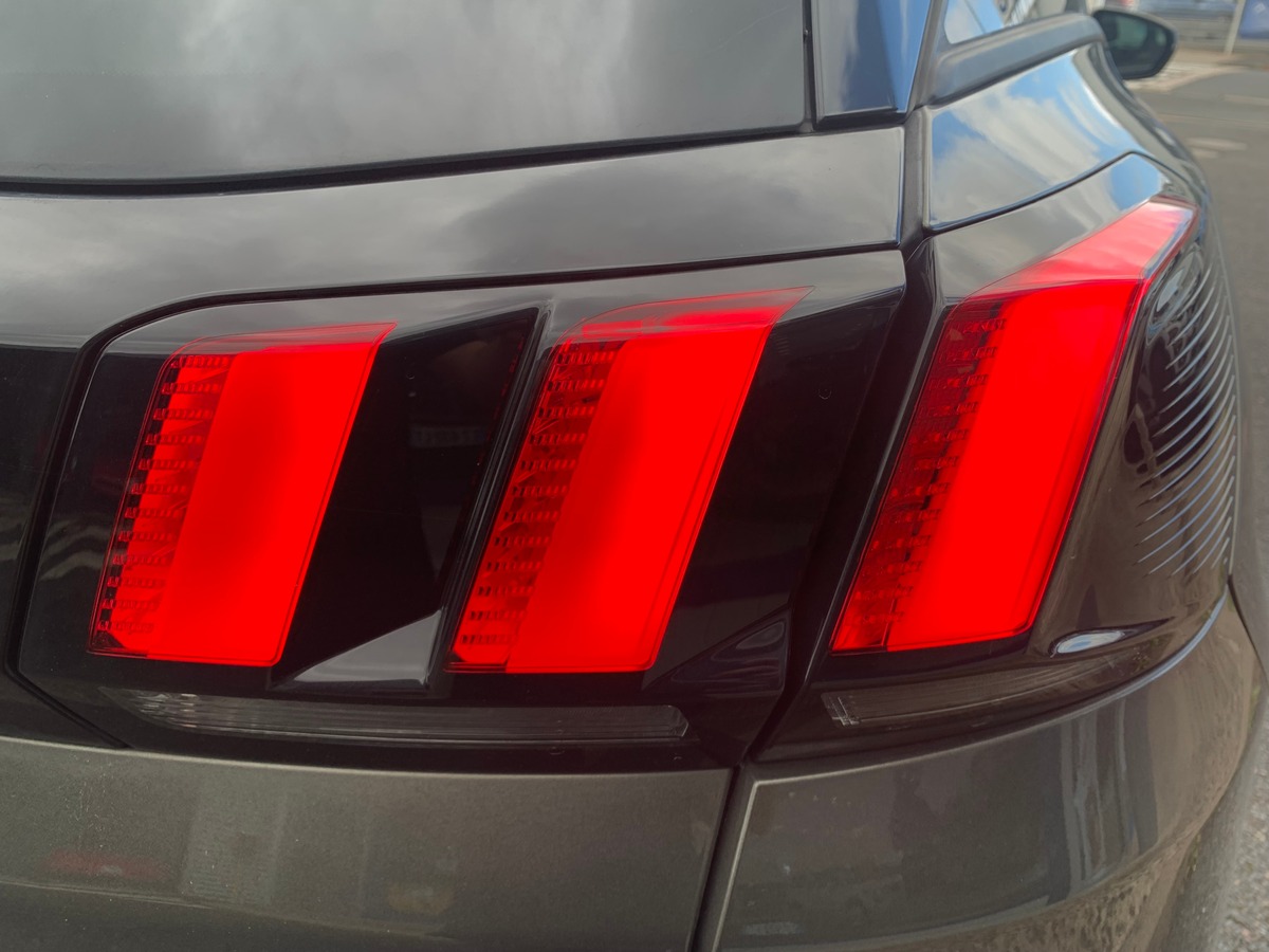 Peugeot 3008 130 ch | Allure | Toit ouvrant panoramique | Caméra recul | Attelage | Apple car play