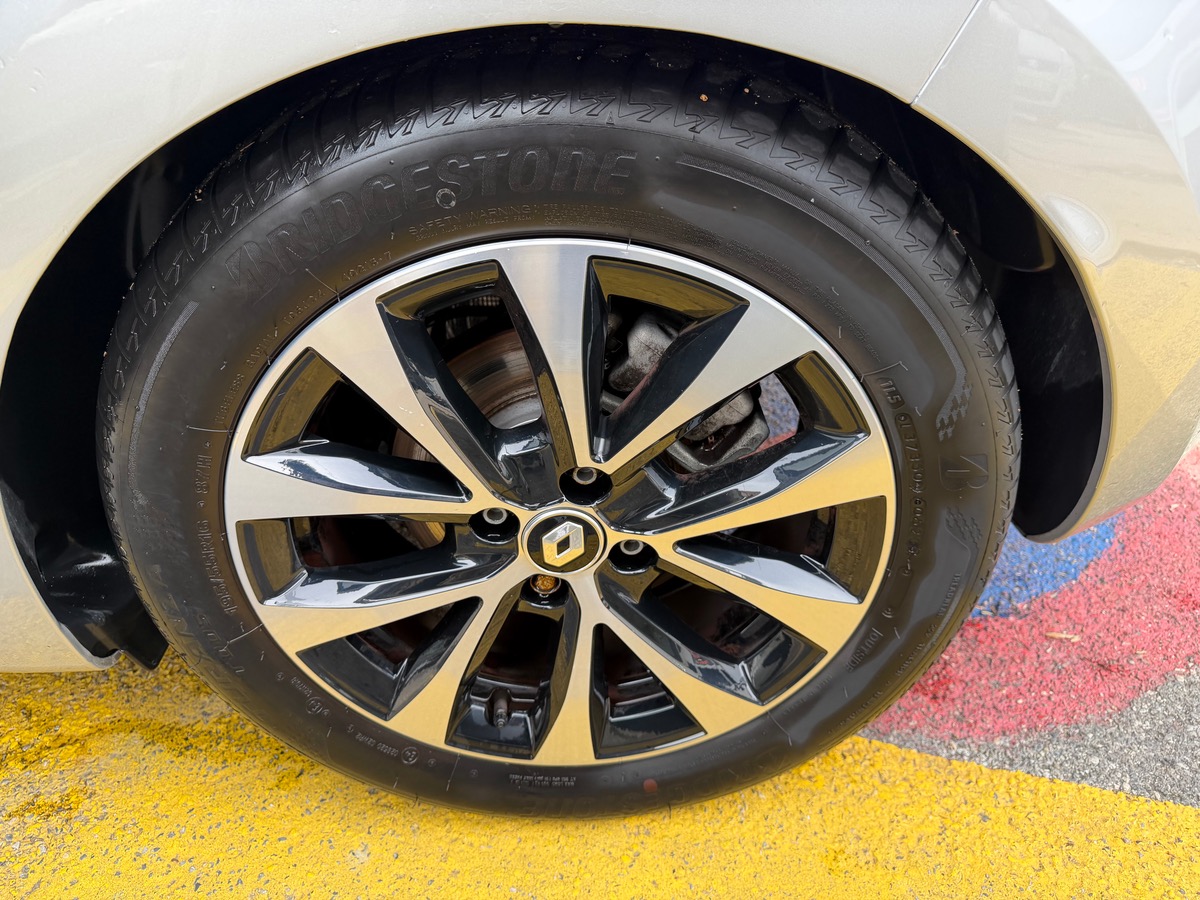 RENAULT Clio V E-TECH 1.6 i 145 CV Hybrid / Intens / CarPlay / Caméra / KM Réel
