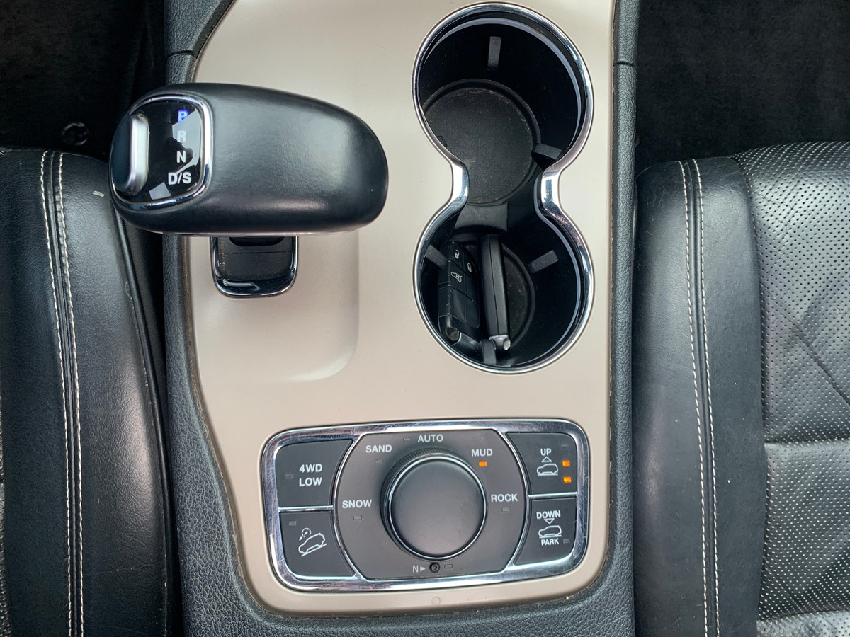 Jeep Grand Cherokee 250 ch | Overland | Toit ouvrant panoramique | Caméra de recul | Attelage