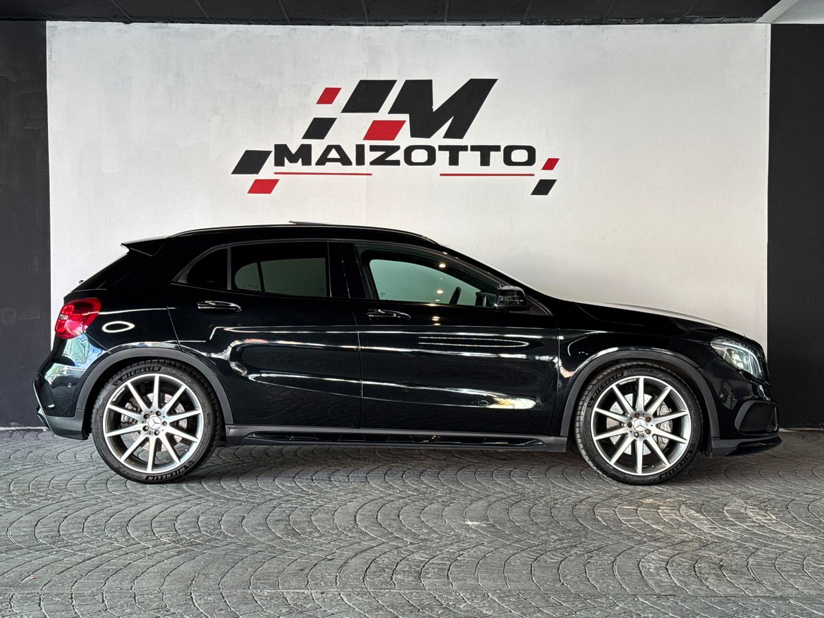 Mercedes-Benz GLA 45 AMG | Noir Cosmos | Toit Ouvrant | Sièges Perf | Keyless | Garantie 12 Mois