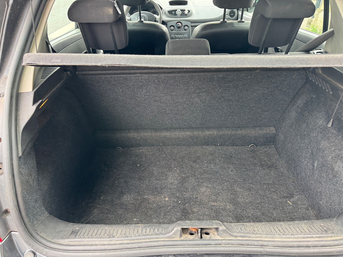 RENAULT Clio 1.2i 16v 75 AUTHENTIQUE