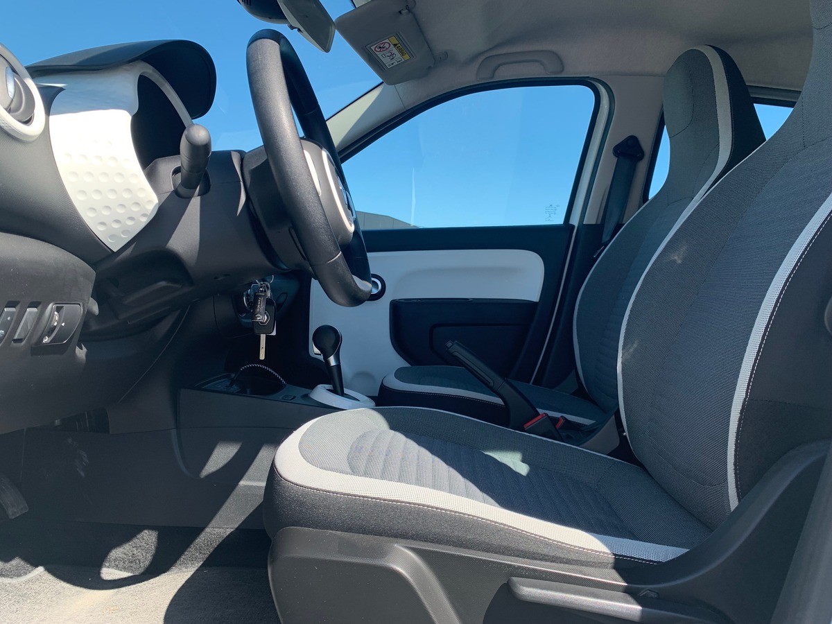 RENAULT Twingo EQUILIBRE |  Aide au parking arrière | Apple car play | Premiére main