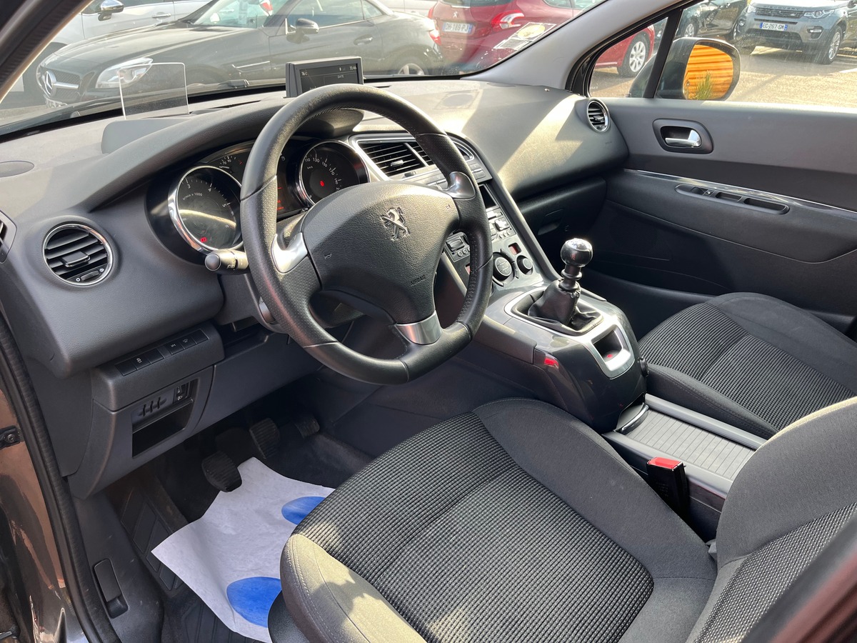 Peugeot 5008 Phase 2 1.6 e-HDi 120 ch ALLURE 7 PLACES