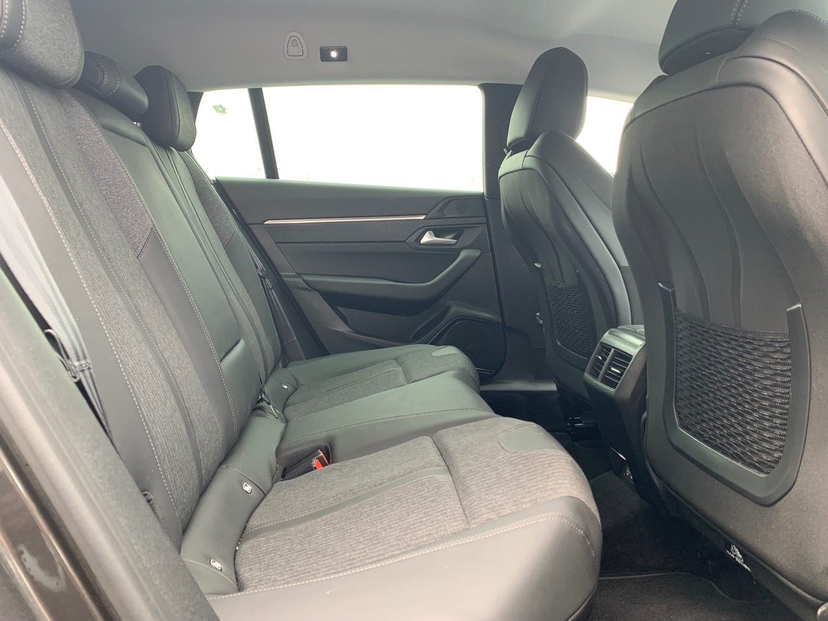 Peugeot 508 SW 130 ch | ALLURE | Caméra de recul | Mirror Screen | Système contrôle des angles morts