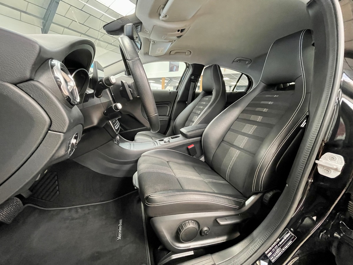 Mercedes-Benz GLA* 220d Sensation 4Matic 7G-DCT c