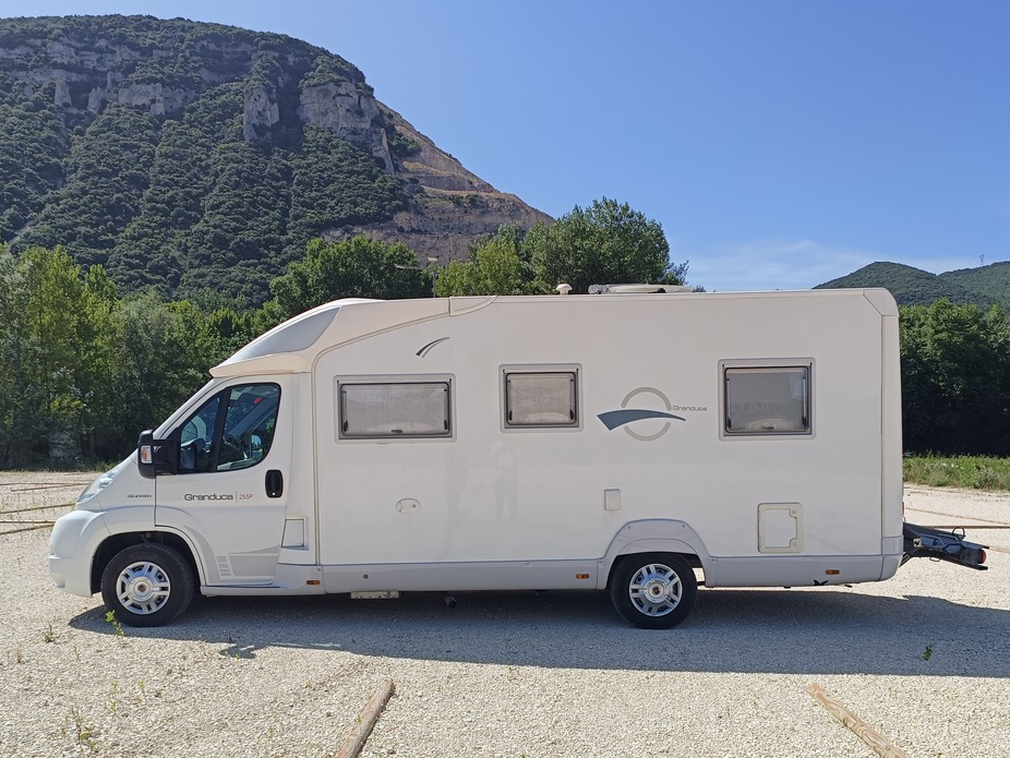 ROLLER TEAM GRANDUCA 255P FIAT DUCATO 2.3 JTD 130 CV + MOTO 125CC BENELLI