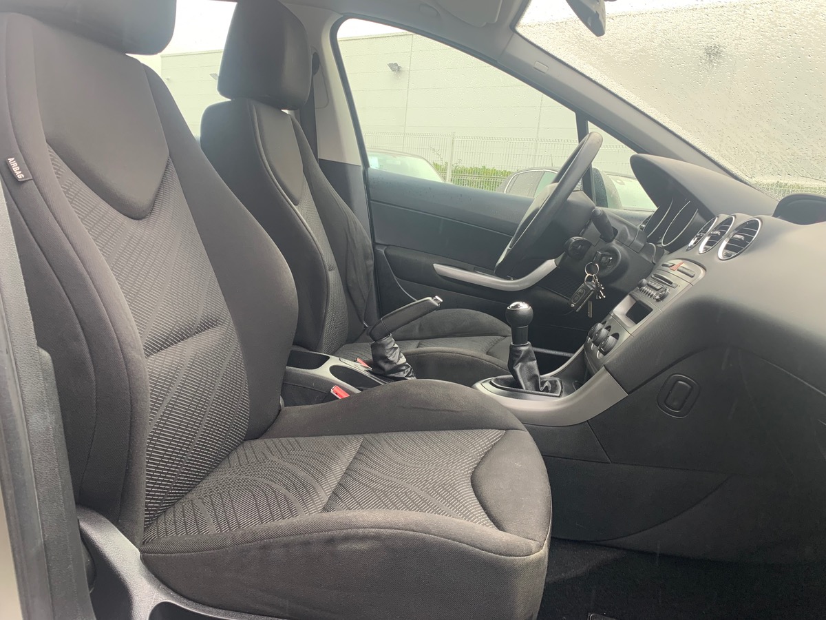 Peugeot 308 120 ch | Rétroviseurs électriques | Climatisation | Sièges rang 2 rabattables à plat