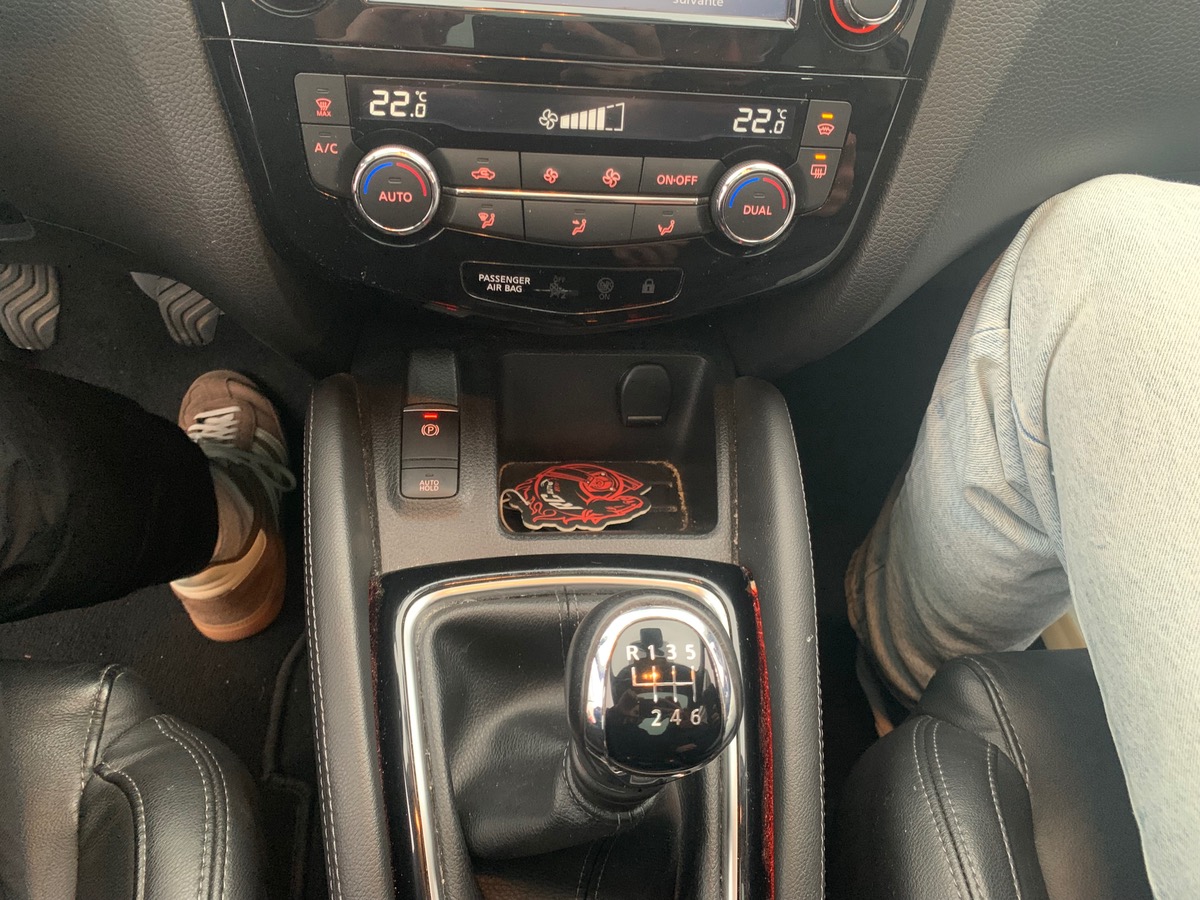 Nissan Qashqai 130 ch | Tekna | Toit Panoramique | Caméra 360° | GPS | Attelage | Barres de Toit