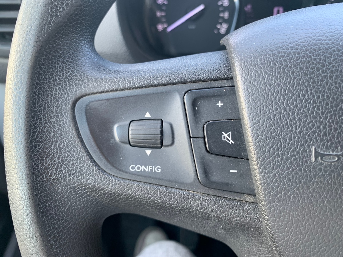 Toyota ProAce 120 chevaux | 3 Places | Medium | Apple car play | GPS | Régulateur de vitesse | Radar
