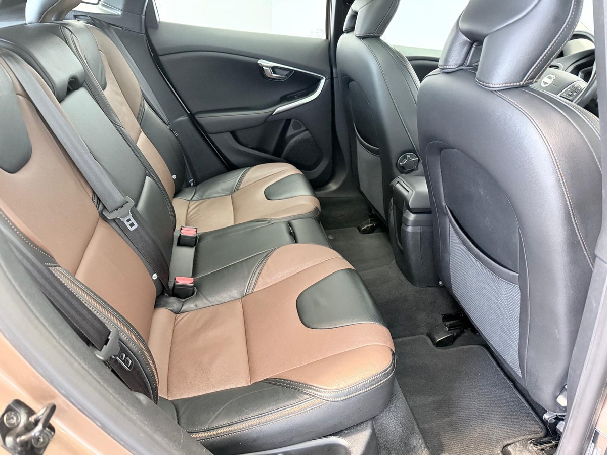 Volvo V40 Cross Country 1.6 D2  115  Momentum Première main