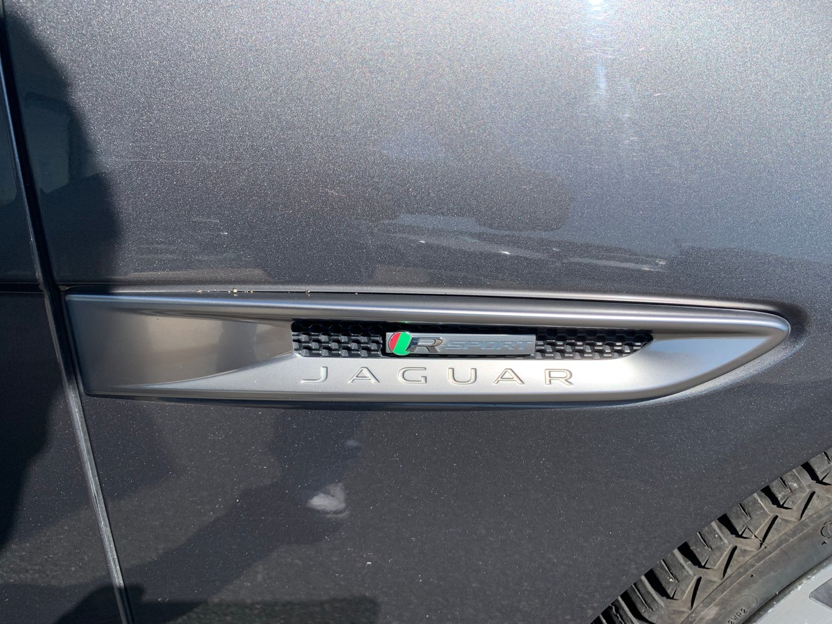 Jaguar XF Sportbrake 240 ch | R Sport | AWD | Toit panoramique | Caméra de recul | Apple car play