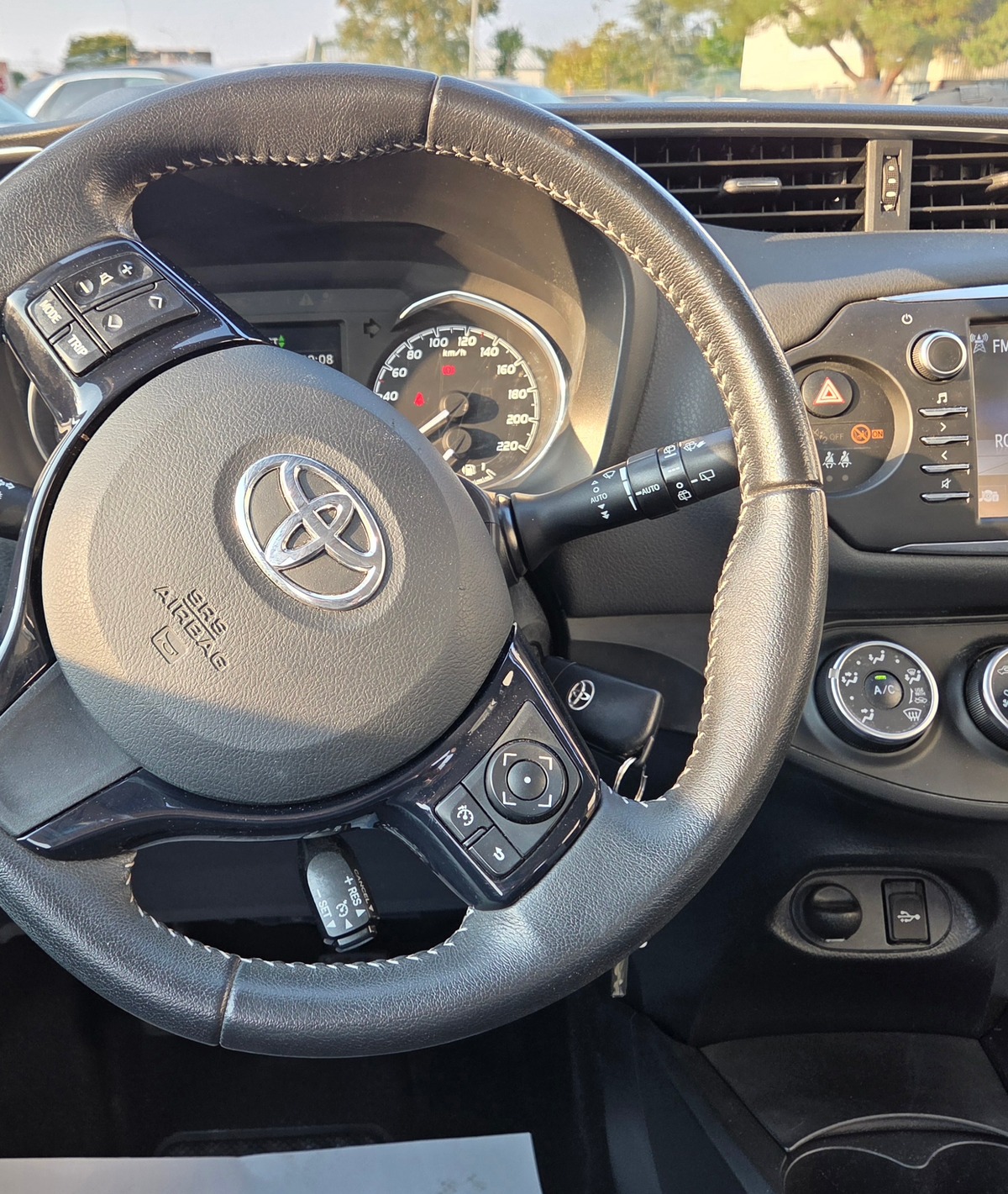 Toyota Yaris 1.5 110 CV VVT-I CVT CHIC  / 1* MAIN