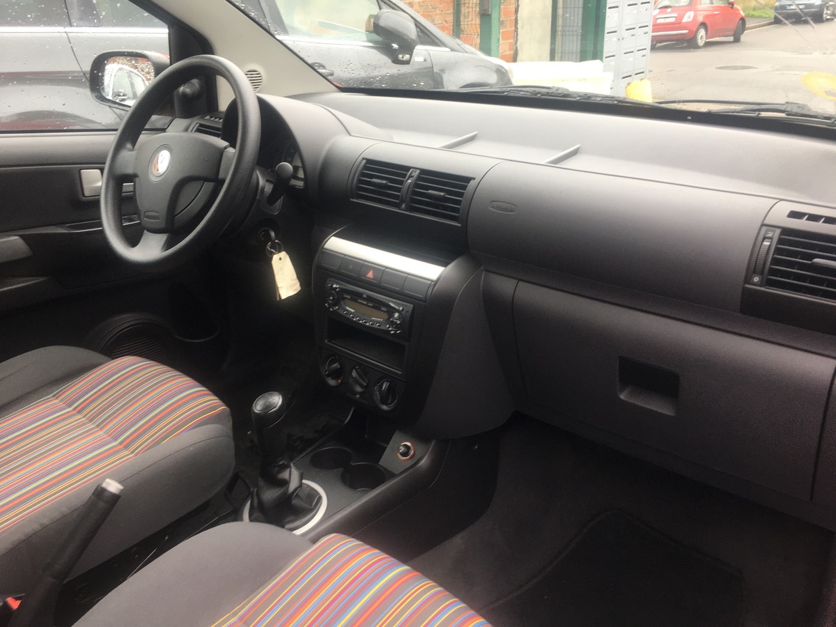 Volkswagen Fox 1.2 55 CV trend 04 CV 4X fois CBL