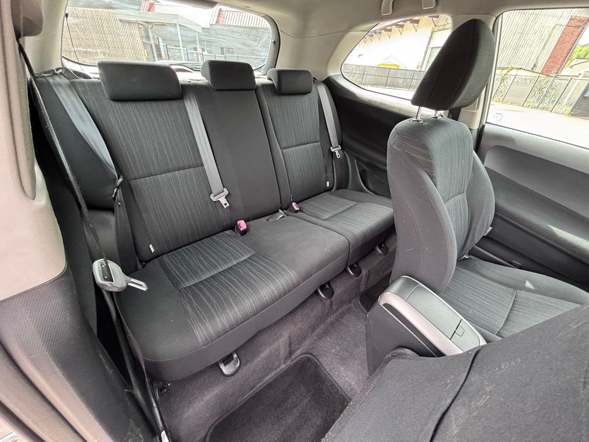 Toyota Auris 1.6i LUNA - Révisée - Garantie