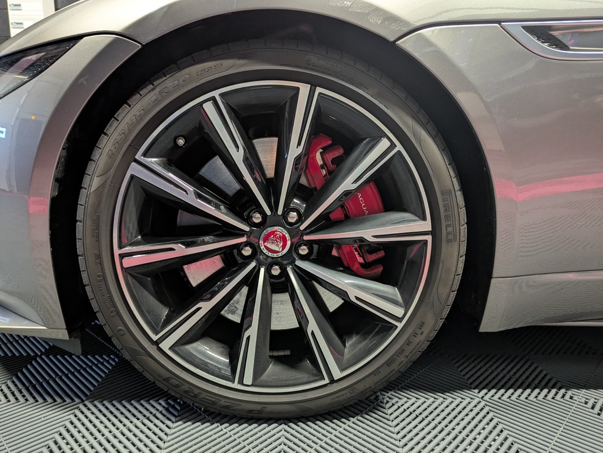 Jaguar F-TYPE R V8 5L 575 ch BVA8 AWD PAS DE MALUS