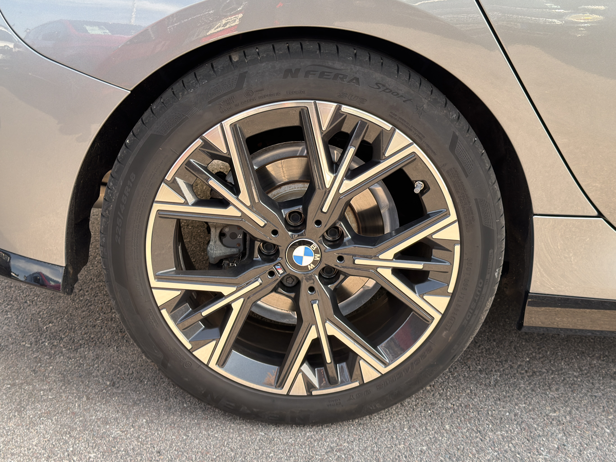 Bmw Série 1 120 iA Msport / Toit panoramique / Attelage / CarPlay / Caméra de recul