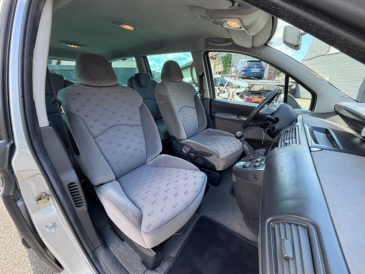Peugeot 807 7 places 2.0 HDi 110 Confort - Distribution neuve - Garantie