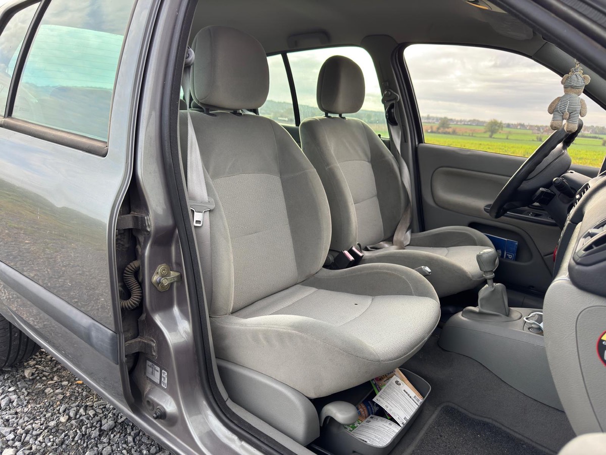 RENAULT Clio 1.6 16V