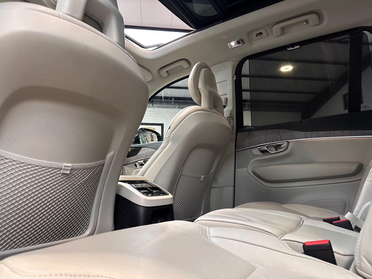 Volvo XC90 T8 Recharge Inscription Luxe AWD - 7 PLACES - 1ère Main - Attelage - FULL OPTIONS