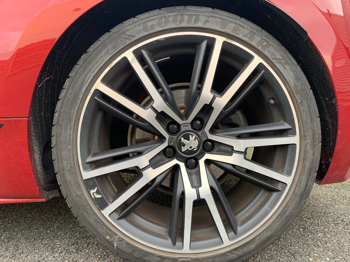 Peugeot RCZ 270 | R | Pack Sport | GPS | Radar avant arriére | Baquet sport mi-cuir Alcantara