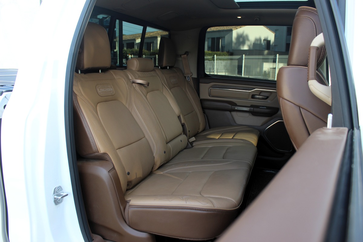 Dodge RAM CREW CAB 1500 5.7 V8 396 ch LARAMIE EDITION LONGHORN / RAM BOX / CARPLAY / ATTELAGE / E85