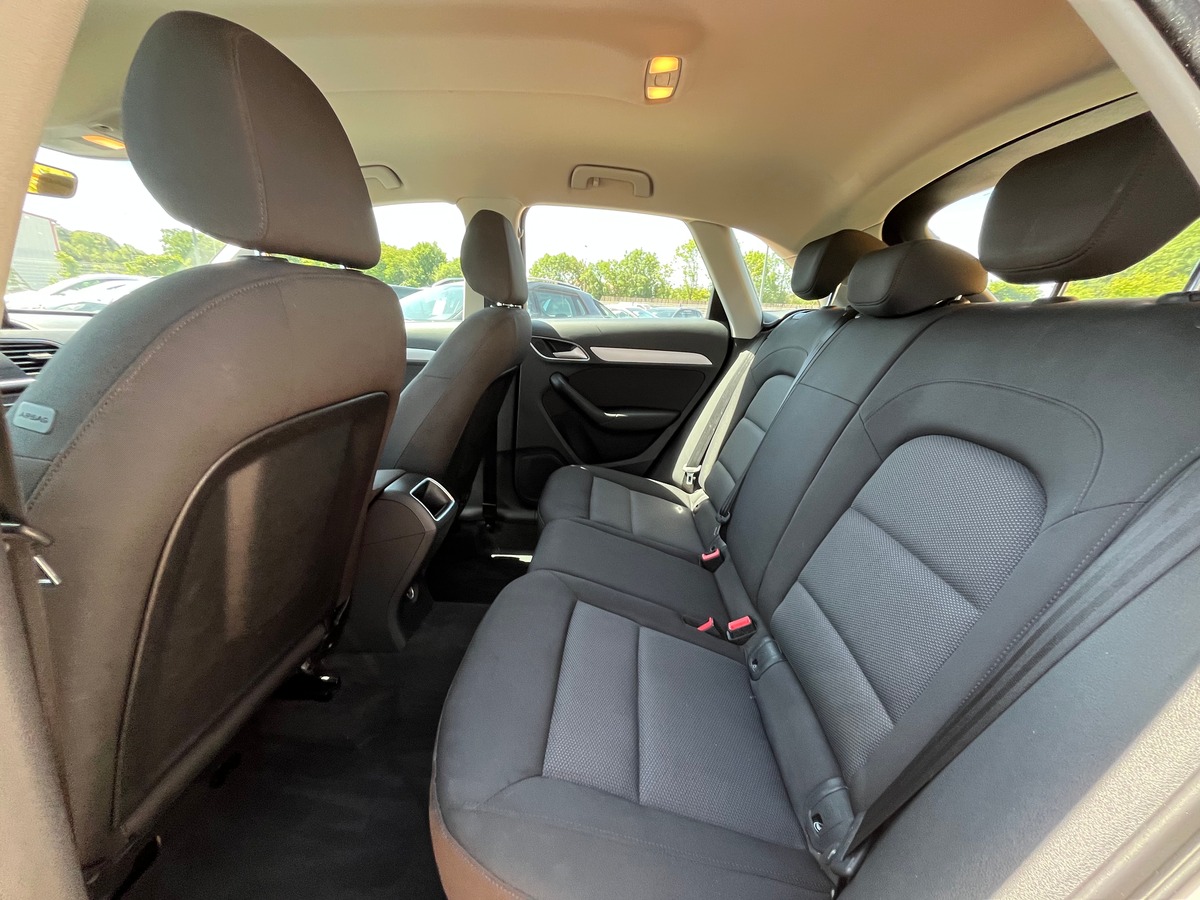 Audi Q3 phase 2 2.0 TDI 120 CH S LINE