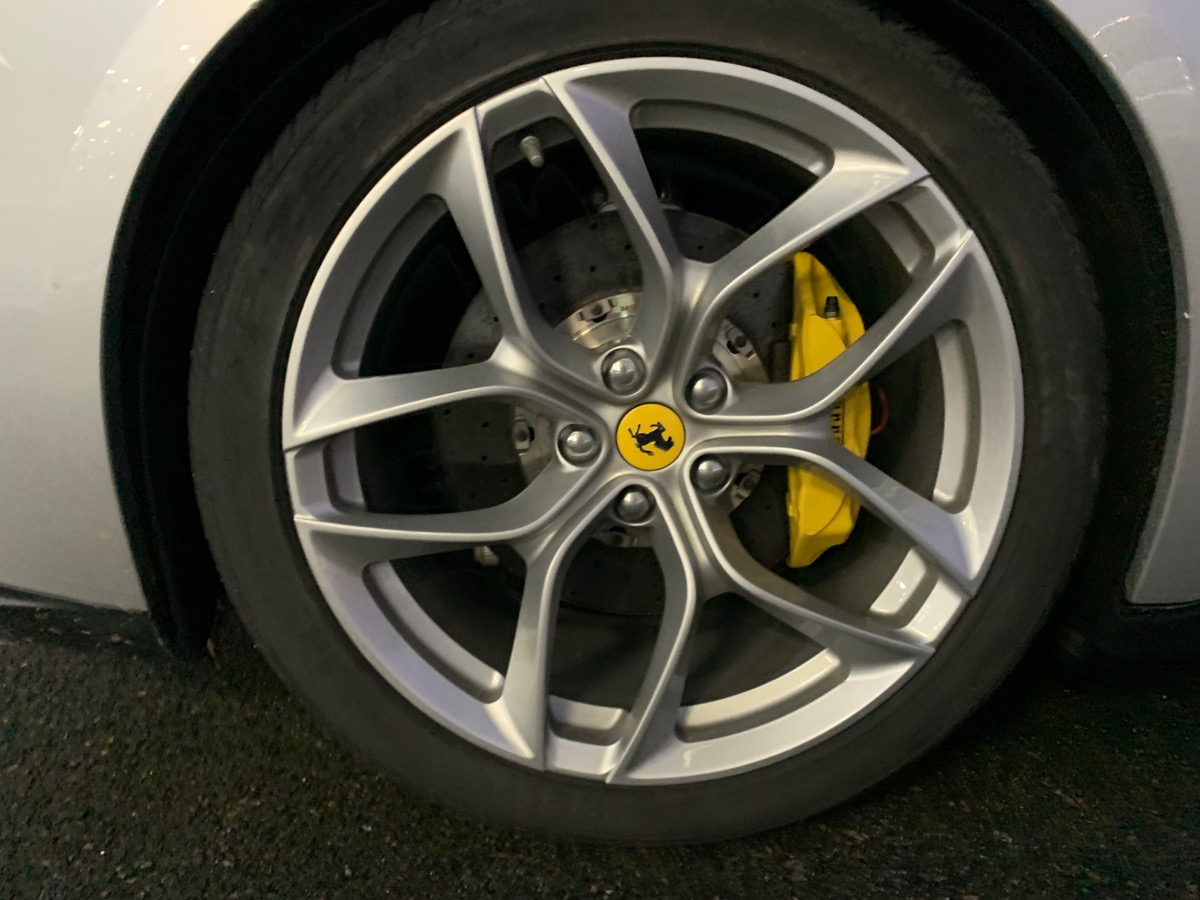 Ferrari GTC4LUSSO T 610 ch | V8 3.9 | Dernière révision constructeur à 22209 kms en 02/2025