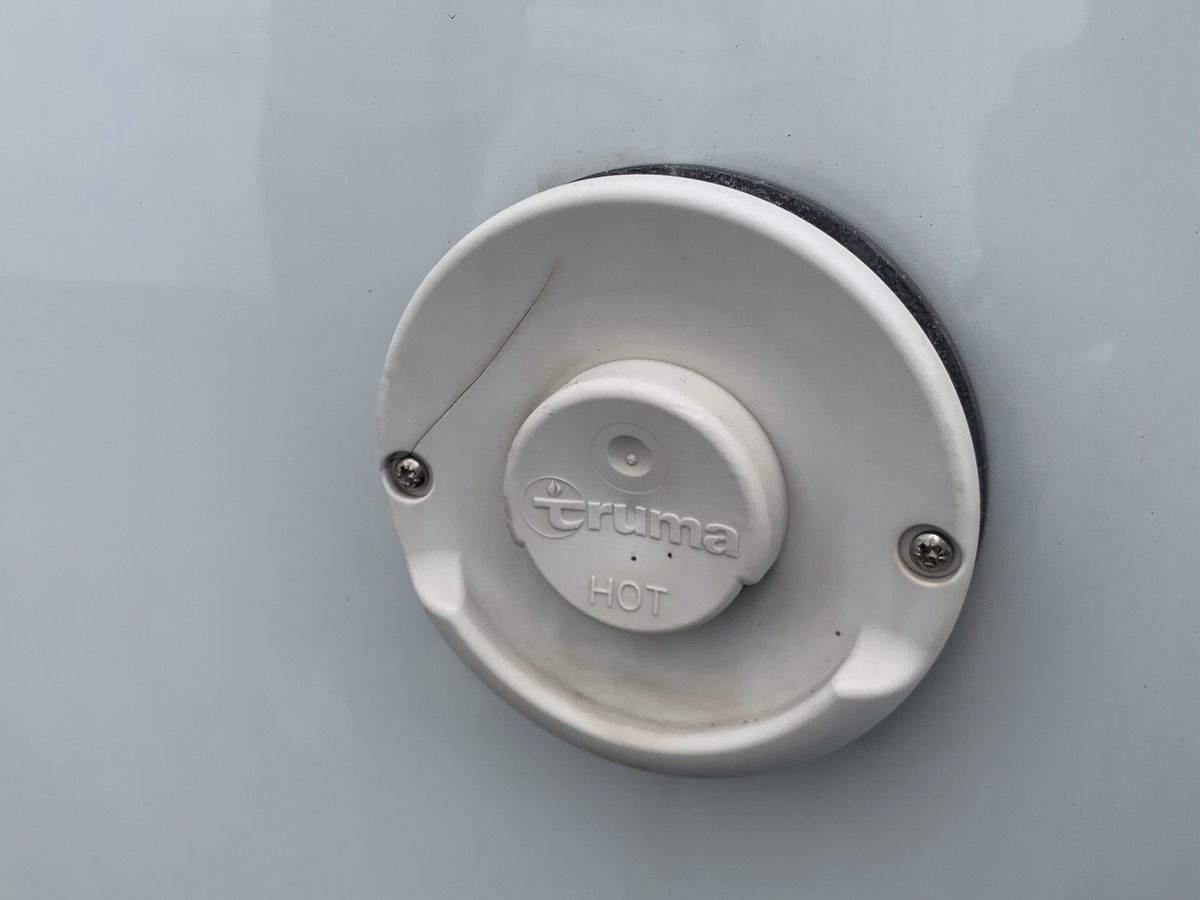 Capron A 140 ch | CAMERA DE RECUL |  LITS SUPPERPOSES | STORE EXTERIEUR | Climatisation manuelle