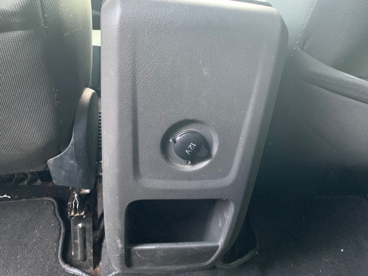 Ford Kuga 140 | TREND | Radar de stationnement avant arriére | Attelage | Climaisation | Jantes 17''