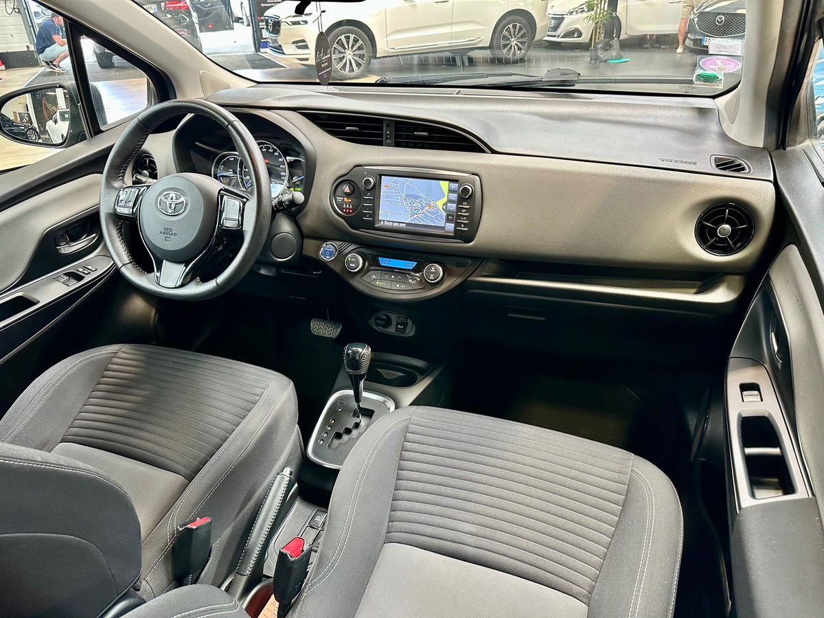 Toyota Yaris III (2) Hybrid 100H Dynamic 5P BVA a