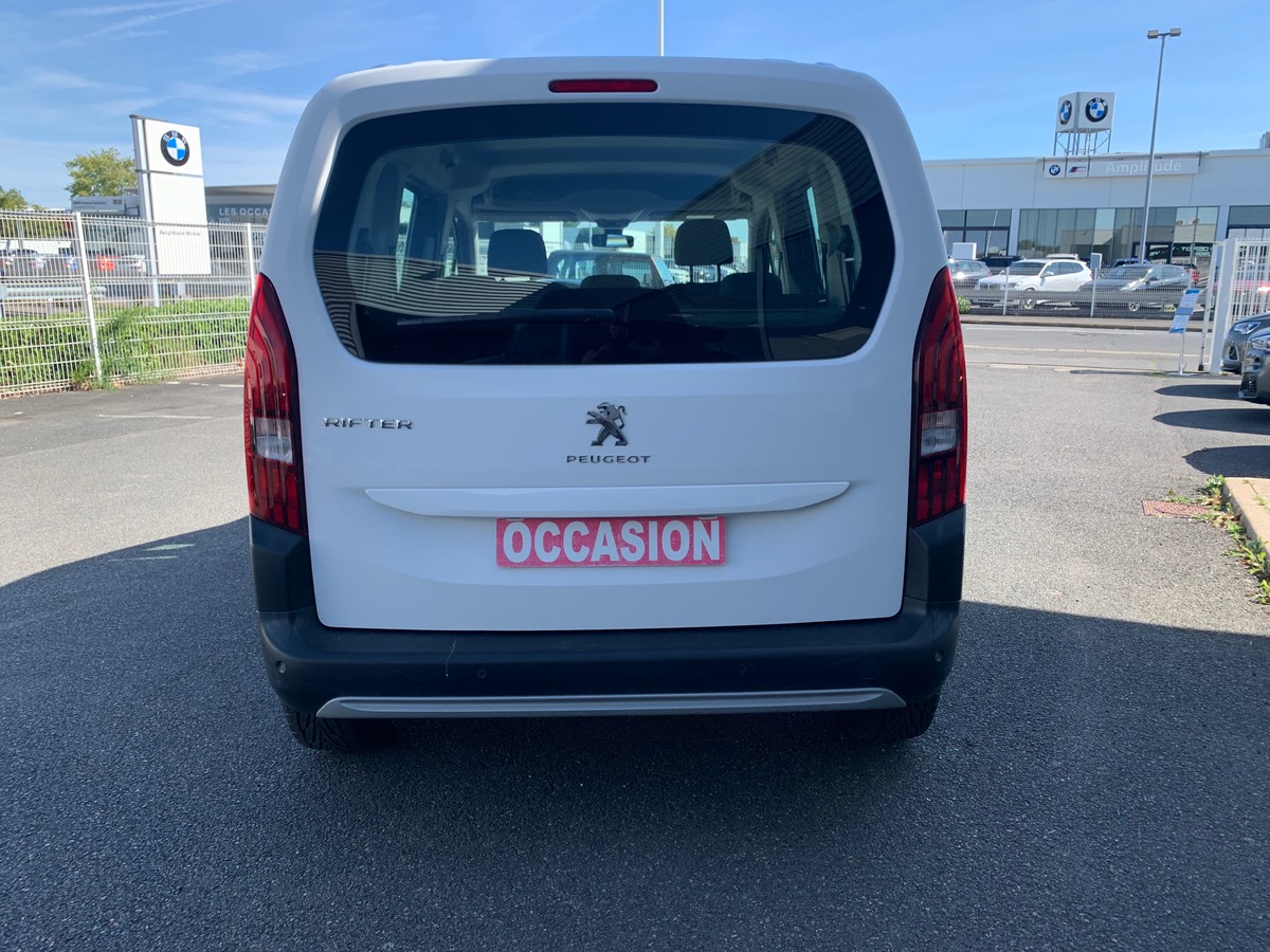 Peugeot Rifter 102 ch | Allure | 7 places | GPS | Roue de secours | Radar de stationnement arriére