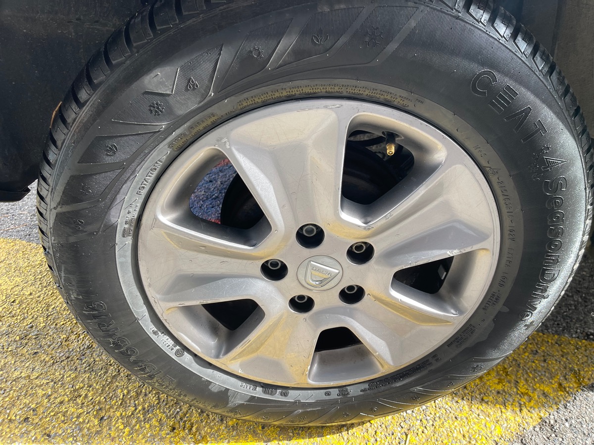 Dacia Duster 1.2 Tce 125 CV 4x2 / KM Réel / GPS / Jantes / Radar /Barre de Toit