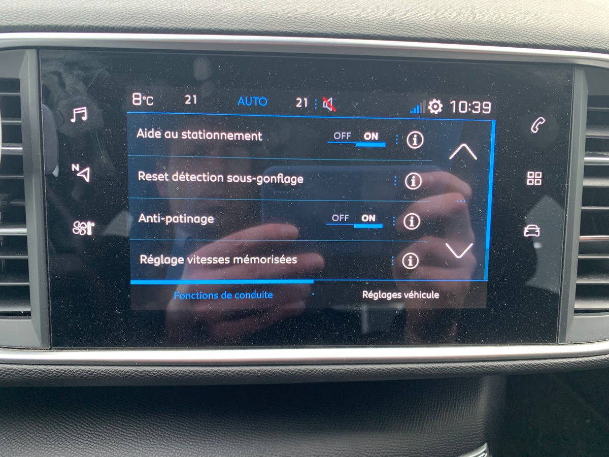 Peugeot 308 100 ch | Pack Attelage | Régulateur vitesse | Jantes Alu | Radar stationnement arriére