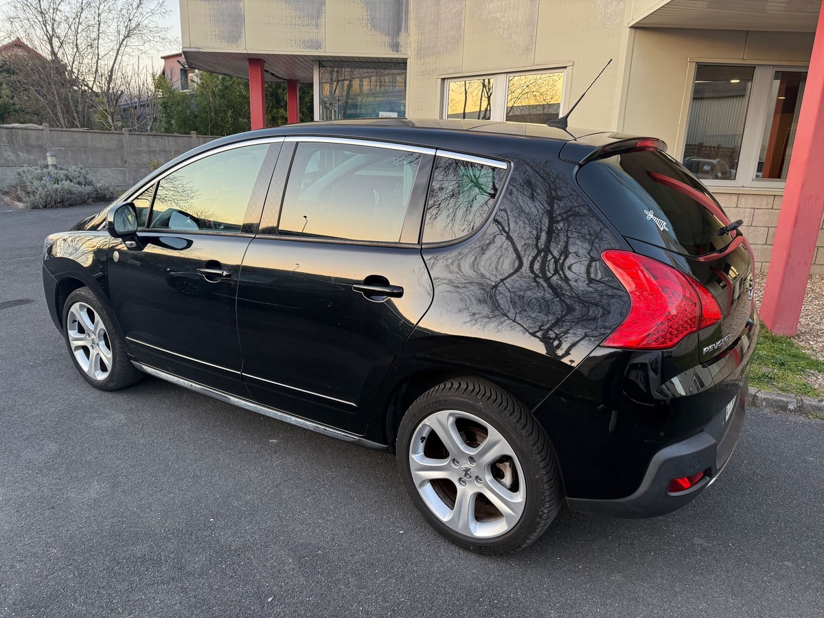 Peugeot 3008 1.6 HDI 115 CV Roland Garros 4XCBLeux