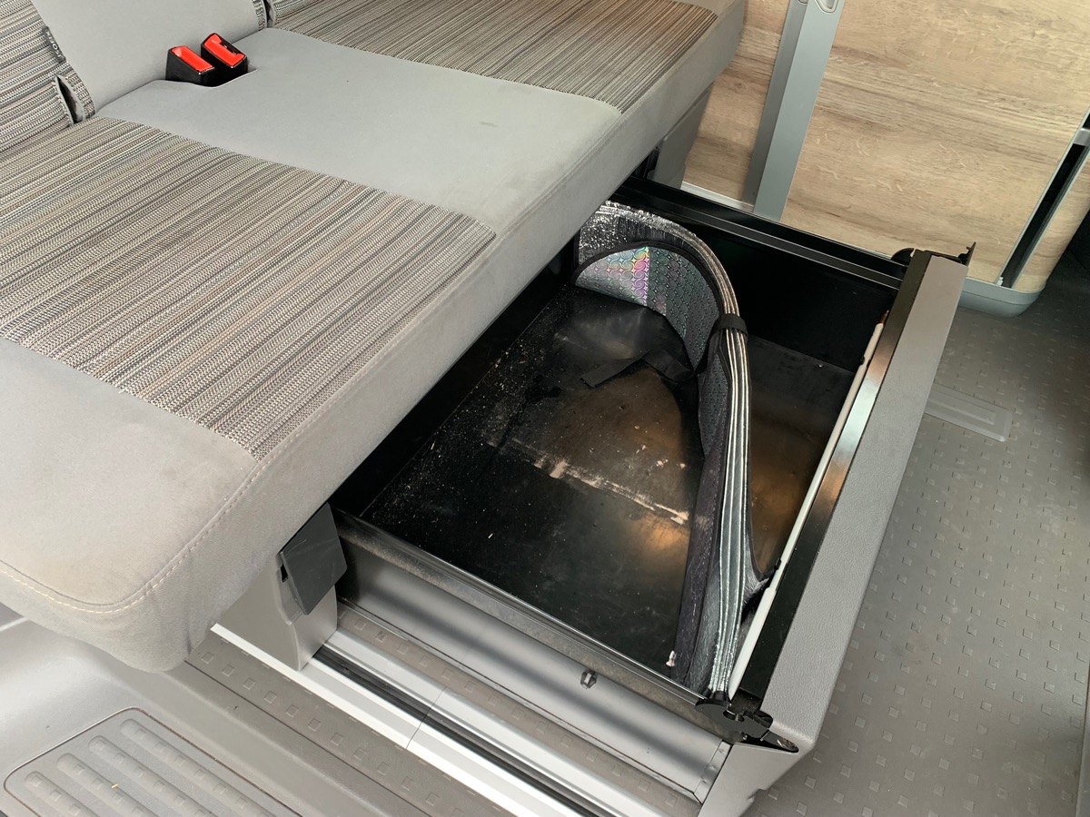 Volkswagen California 150 | COAST | Premiére Main | Attelage | Rallonge lit | Pneus Toutes Saisons