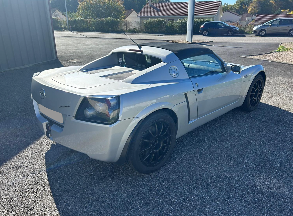 Opel Speedster 2.2 (147 ch)