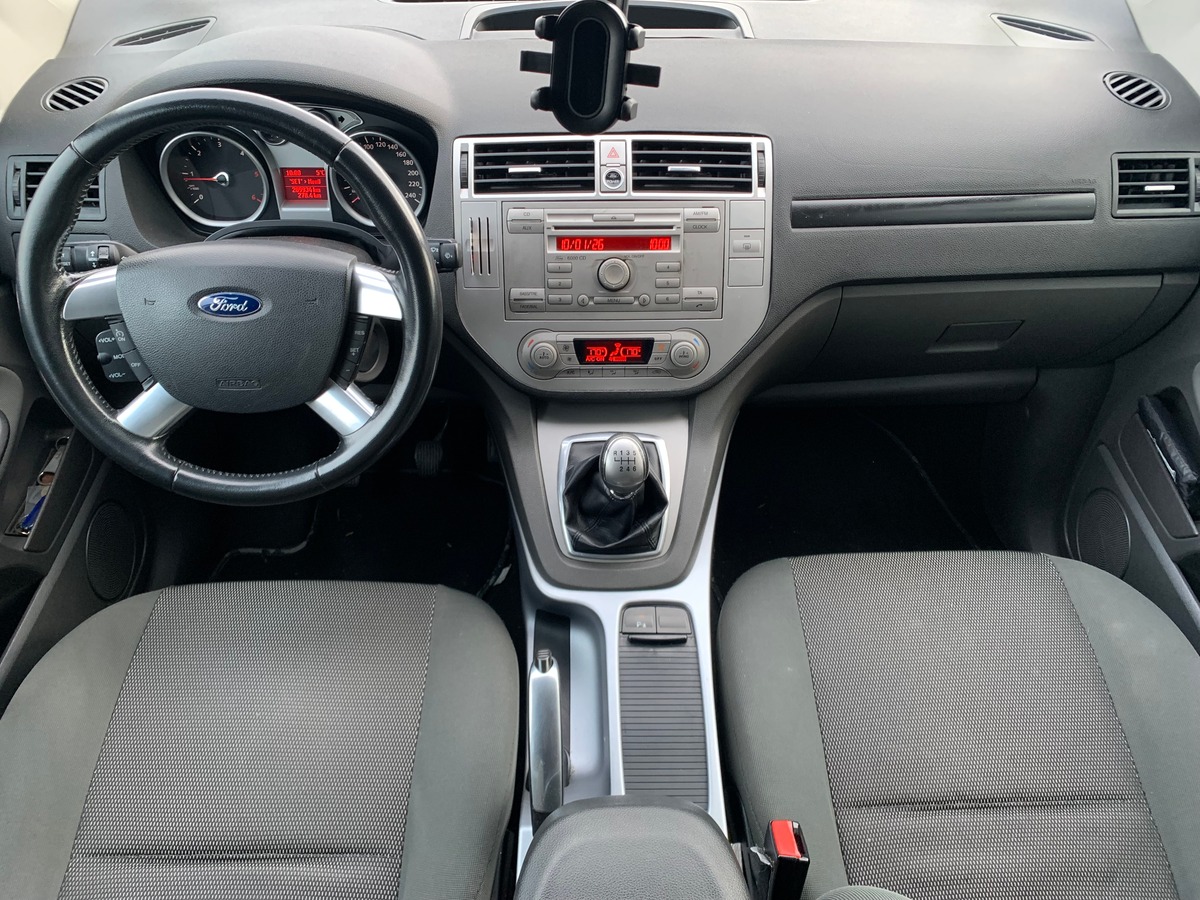 Ford Kuga 140 | TREND | Radar de stationnement avant arriére | Attelage | Climaisation | Jantes 17''