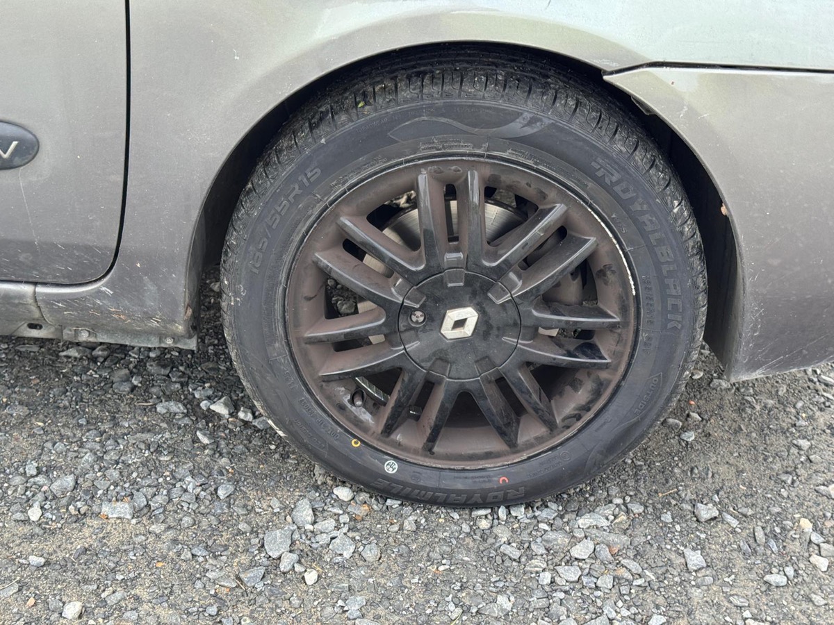 RENAULT Clio 1.6 16V