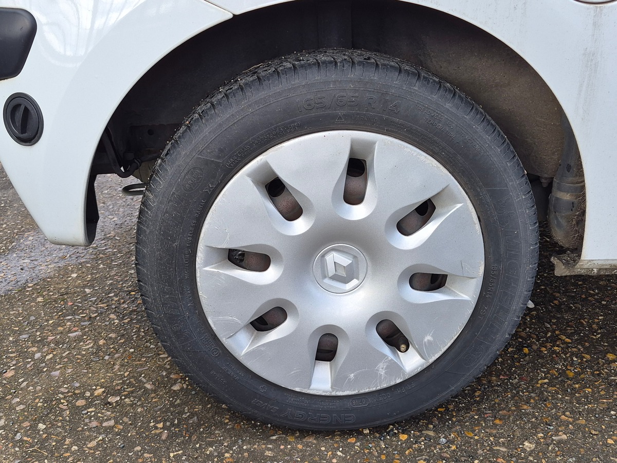 RENAULT Twingo II 1.2 60