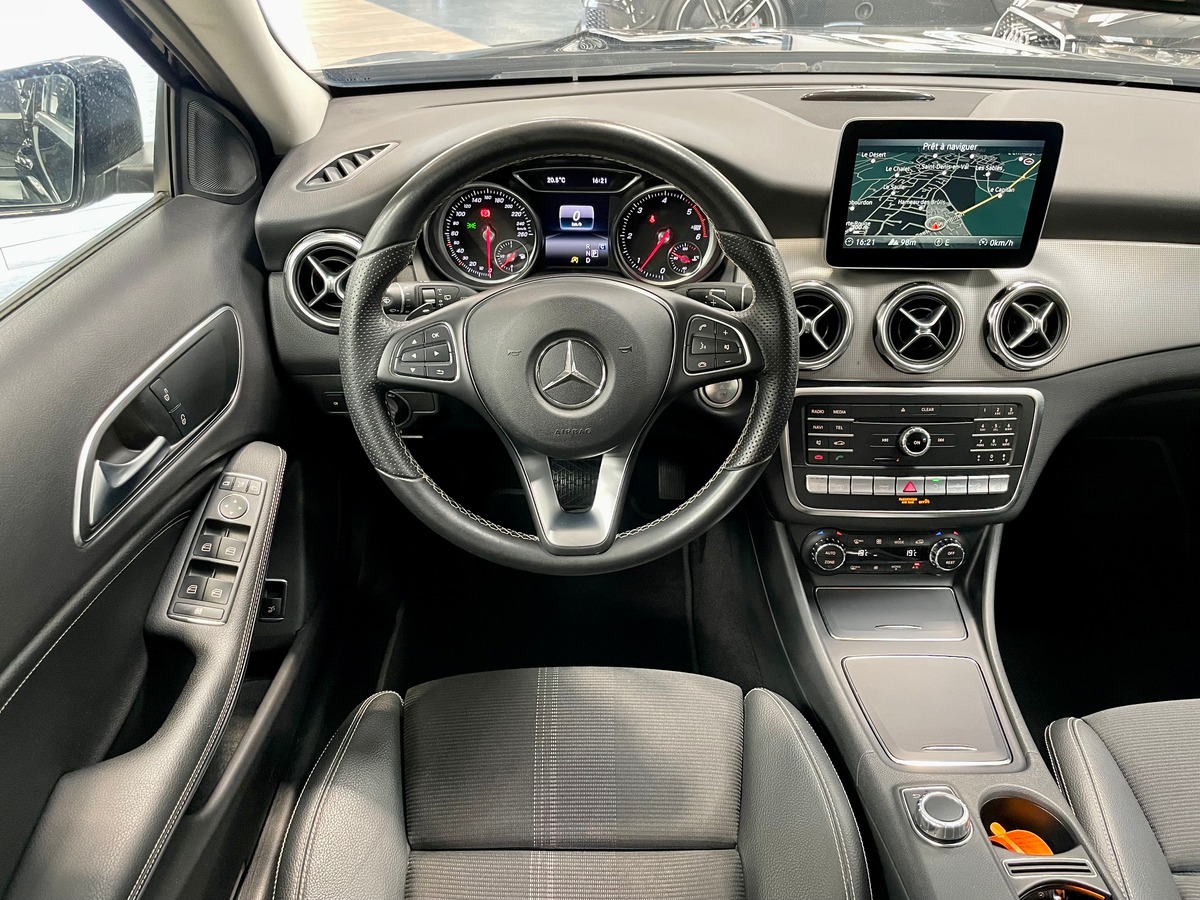 Mercedes-Benz GLA* 220d Sensation 4Matic 7G-DCT c